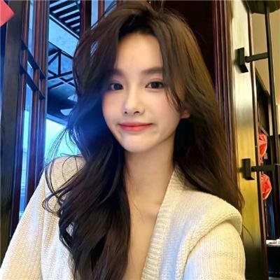 照片中的女孩